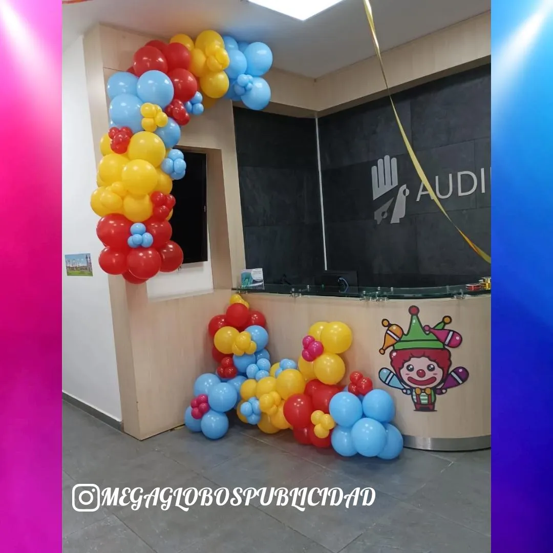 Columnas de globos para entrada de discoteca en Benidorm